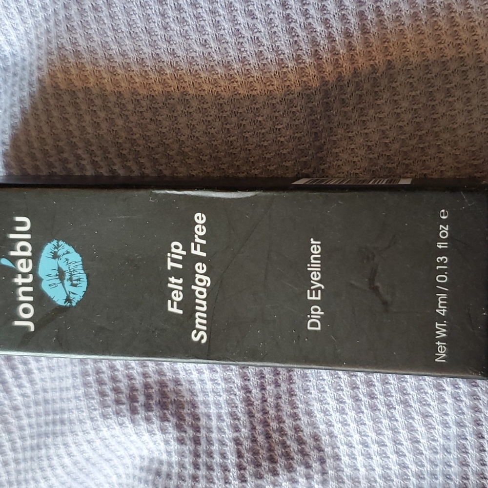 Jonteblu eyeliner